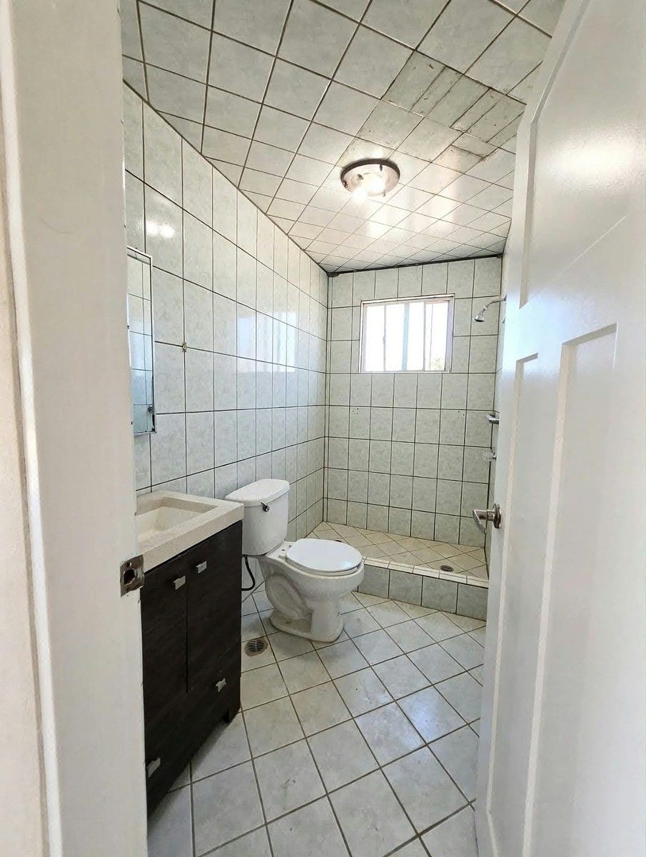 BAÑO, photo 11 of 17