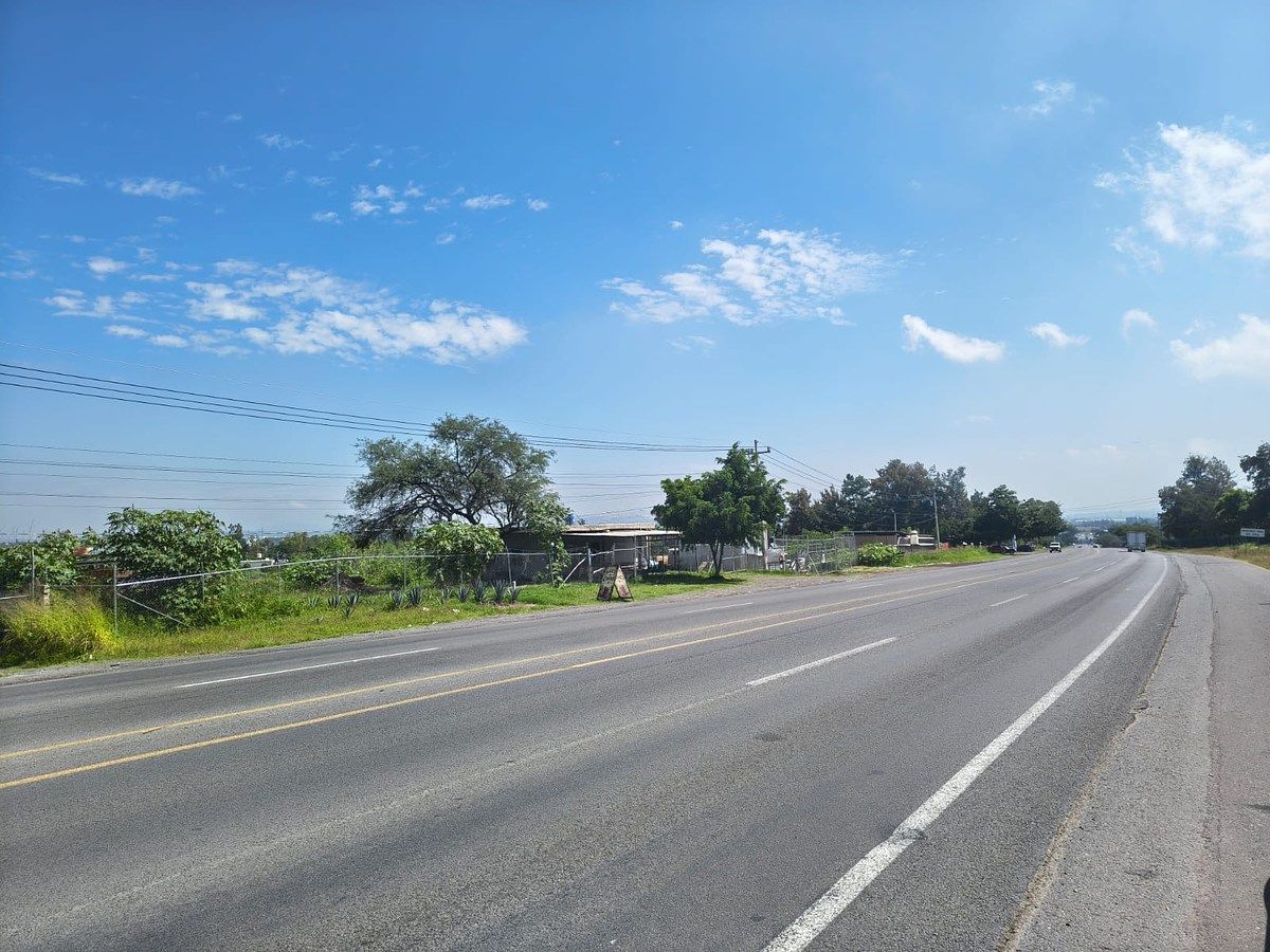TERRENO À BEIRA DA ESTRADA AO LADO DO AUTÓDROMO EM CAJITITLAN, foto 1 de 8