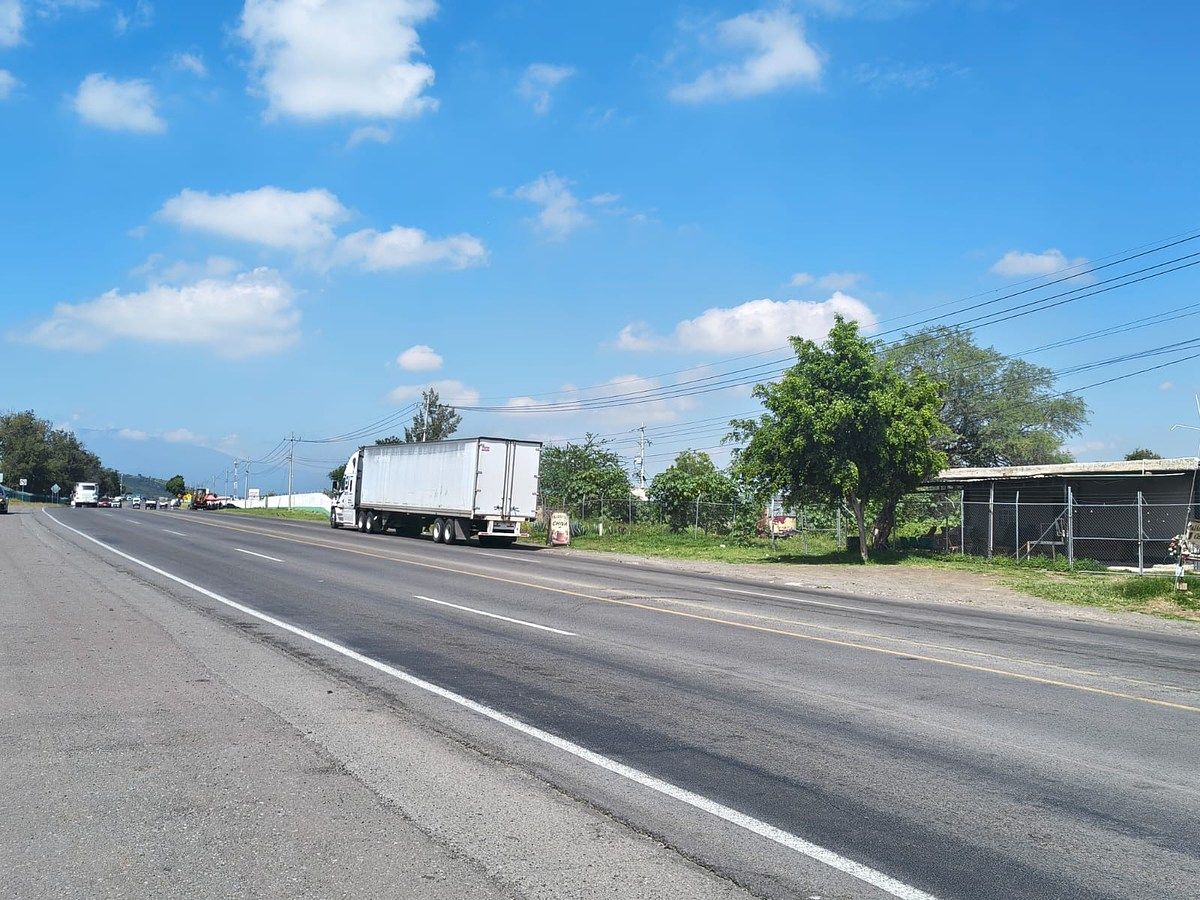 TERRENO A BORDO DE CARRERERA A UN COSTADO DE EL AUTODROMO EN CAJITITLAN - foto 5