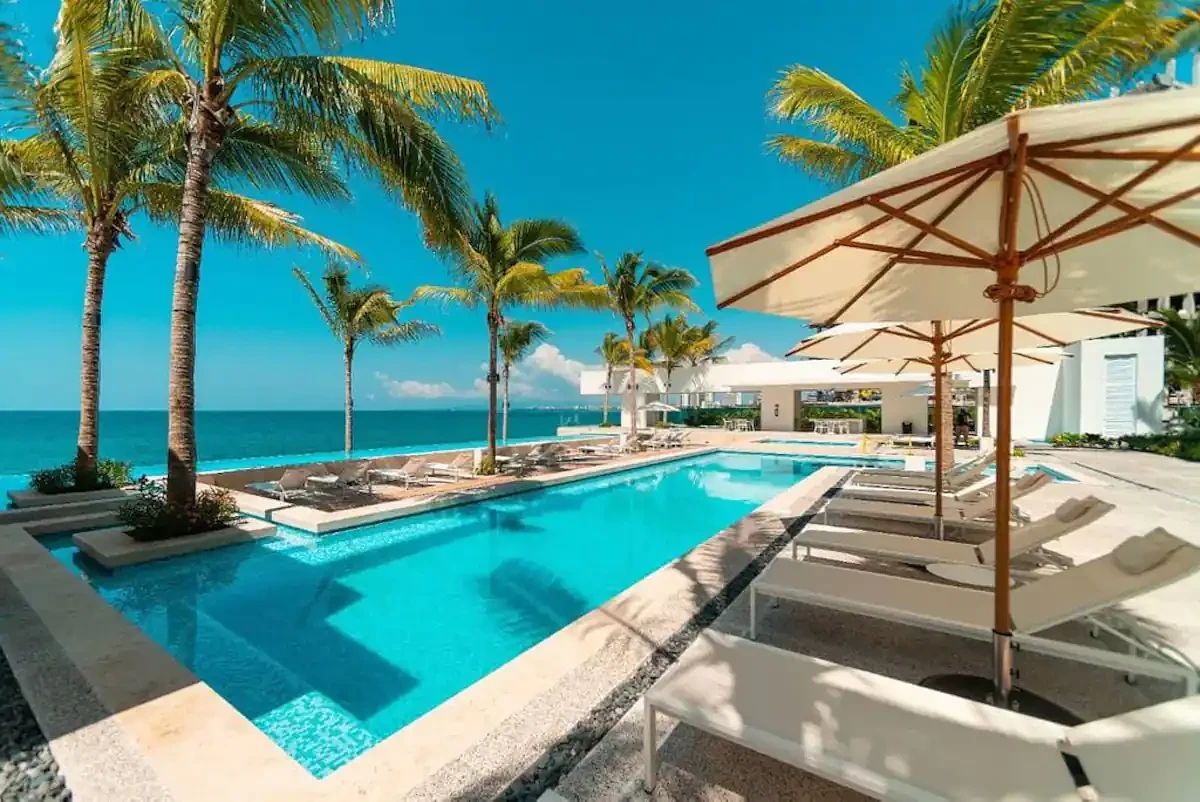 Estudio amueblado con vista al mar en Harbor 171, Puerto Vallarta, foto 1 de 13