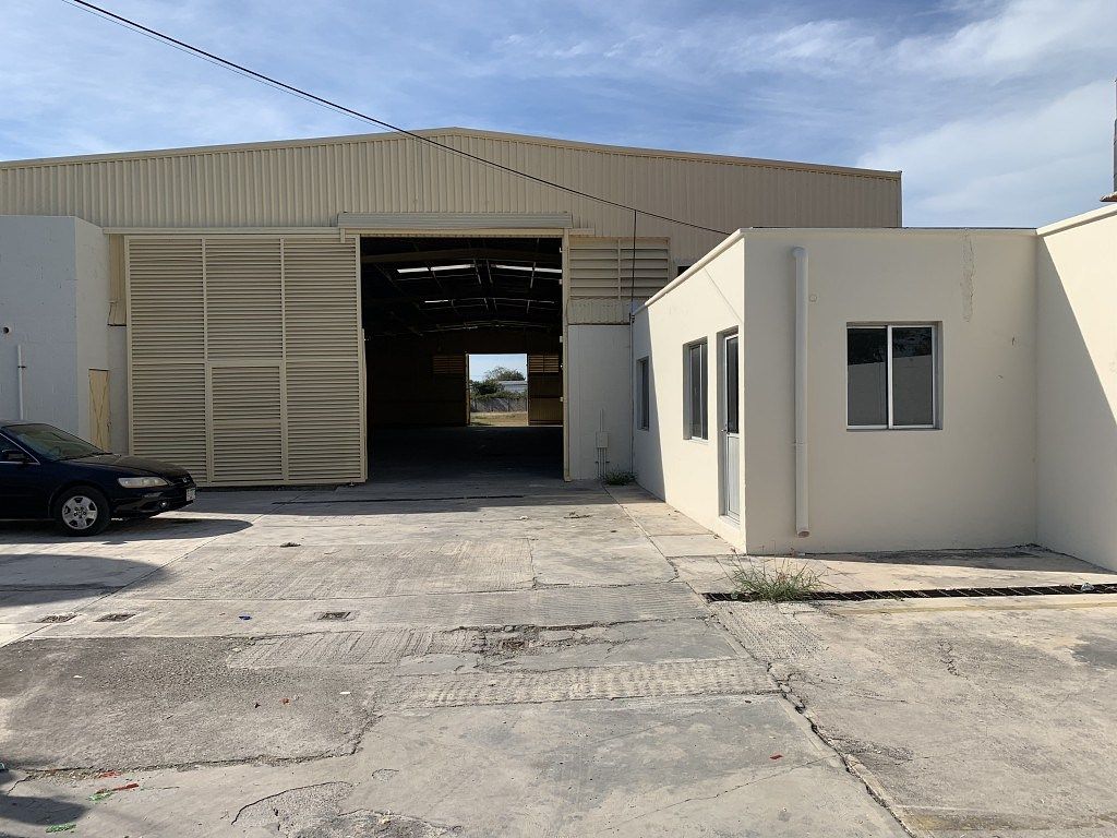 Armazém Comercial na Avenida Aviación Itzaes Perto do Aeroporto de Mérida., foto 1 de 12
