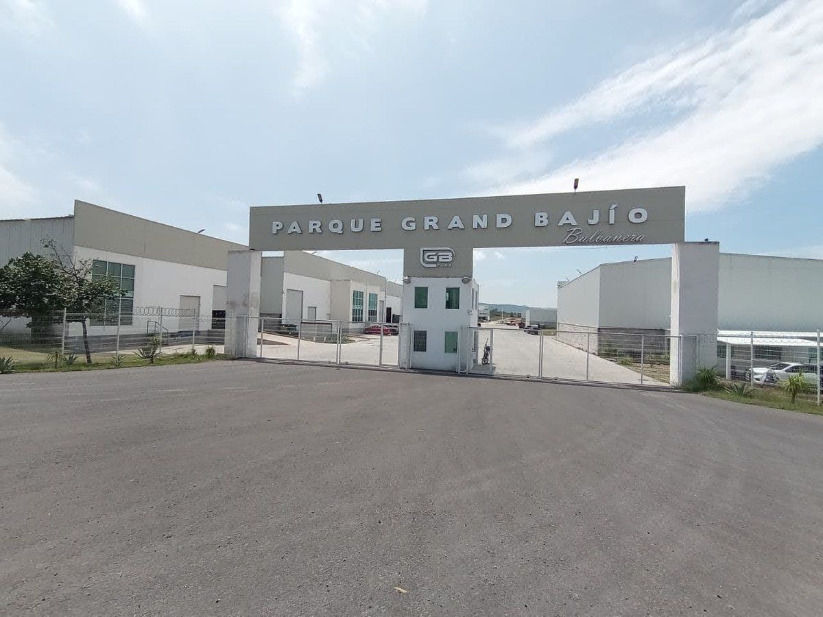 VENDA E ALUGUEL DE GALPÃO INDUSTRIAL DE 1680m2, foto 1 de 17