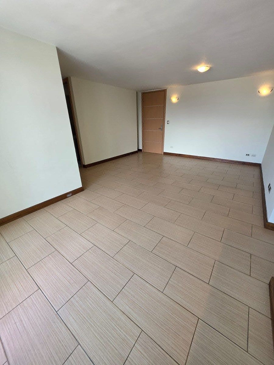 Apartamento en Villa Nueva, foto 7 de 31