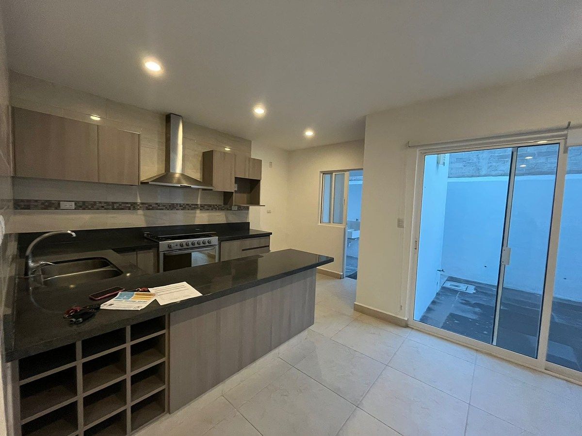 CASA EN RENTA EN EL MIRADOR CONDOMINIO COTO NOVO, foto 1 de 16