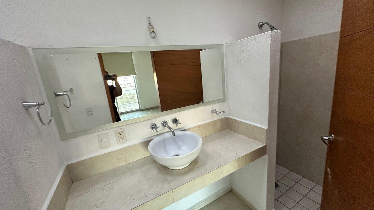 Baño en recámara principal, foto 8 de 9