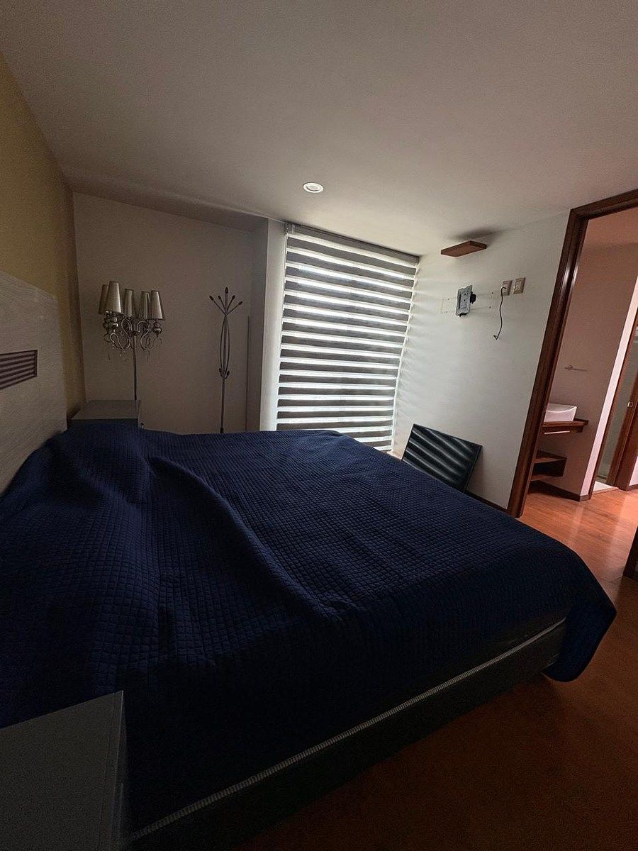 Recámara principal con balcón, vestidor y baño, foto 9 de 15