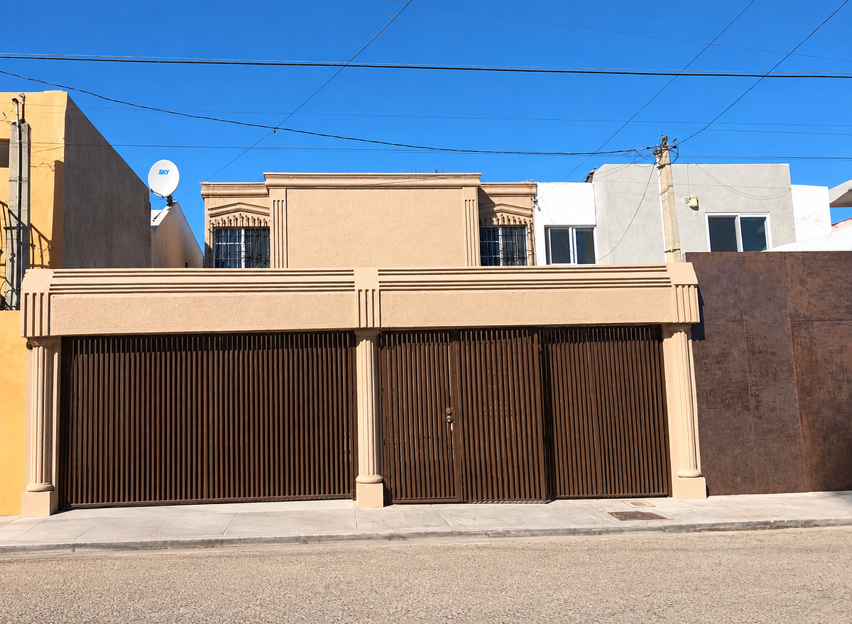 HOUSE WITH APARTMENT, photo 1 of 11