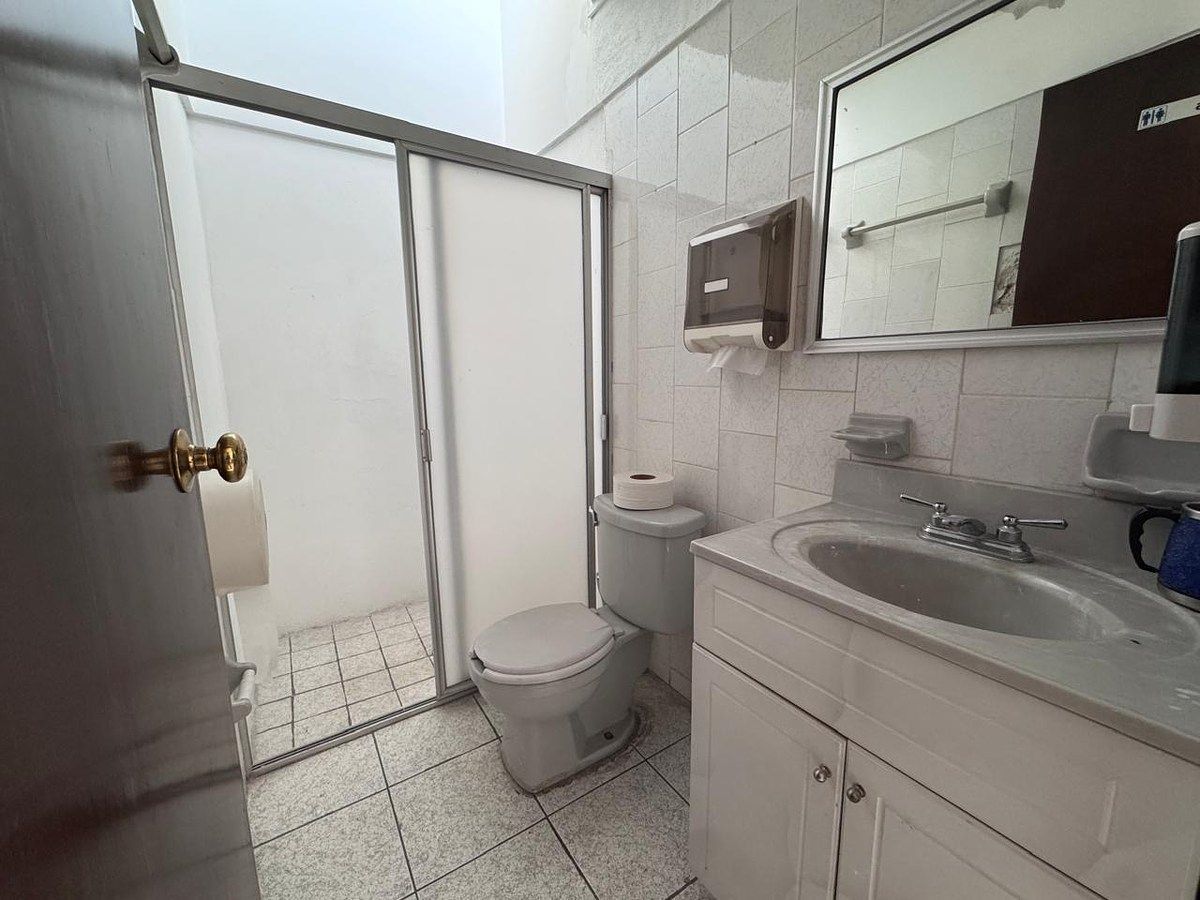 Casa com uso comercial em Arboledas 1a Secc, Zapopan, foto 9 de 16