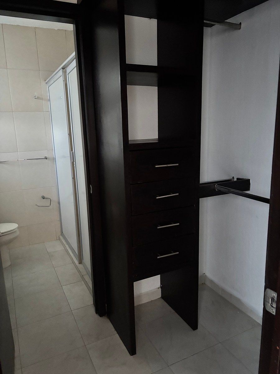 Vestidor y baño, foto 10 de 16