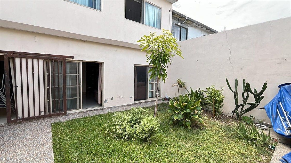 House in División del Norte, Guadalupe, photo 2 of 33
