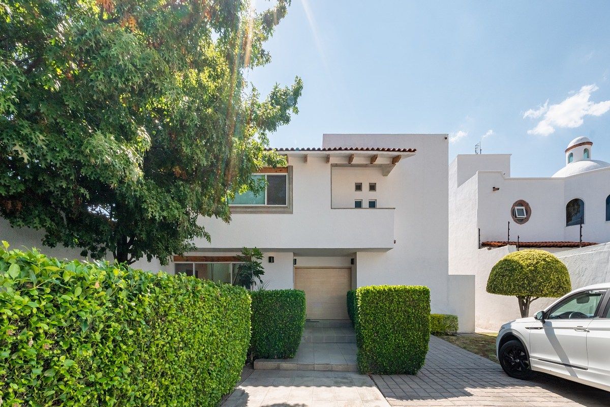 Casa en venta en Jurica, foto 1 de 27