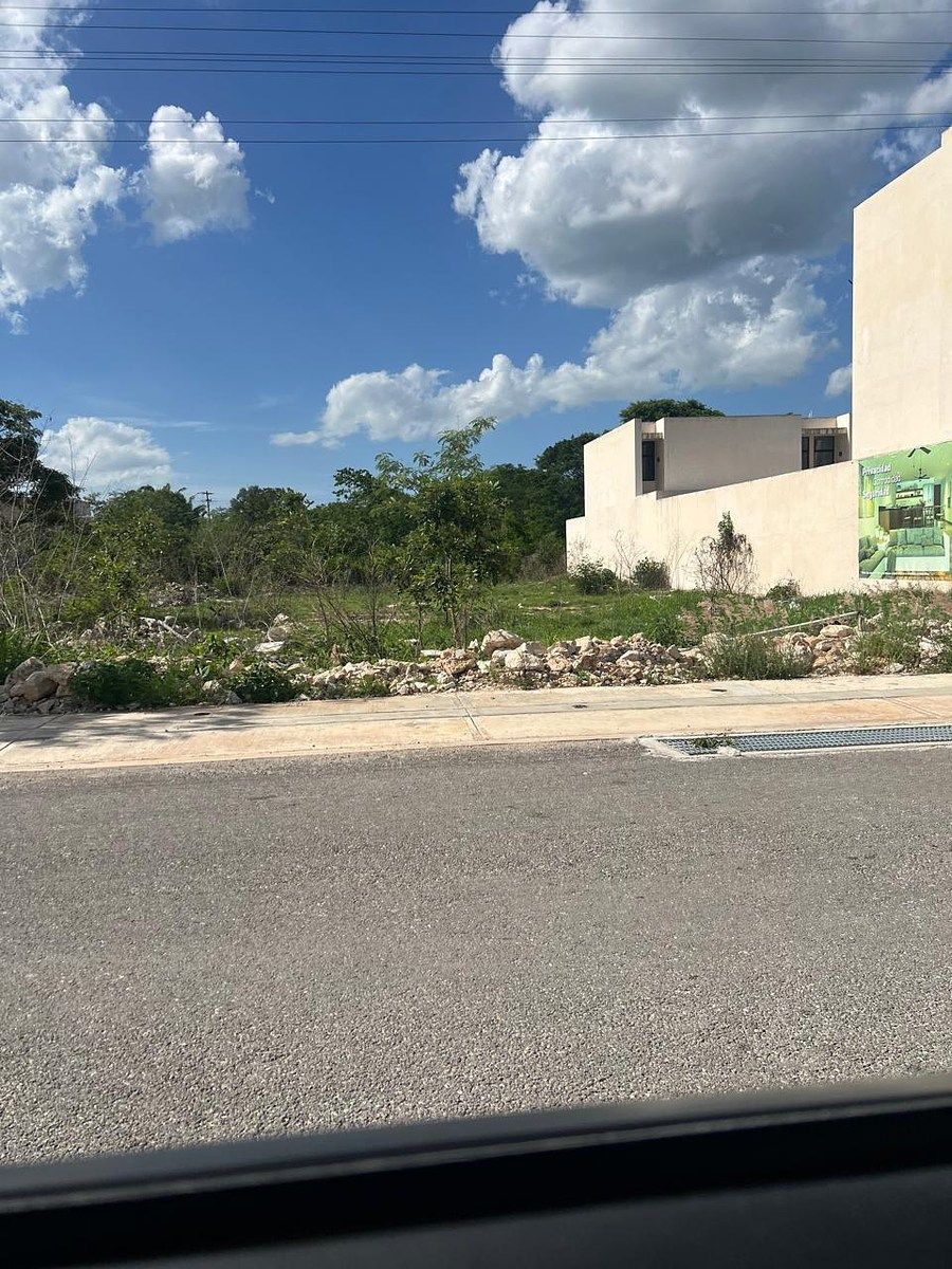 1000 m2 land for Sale in Temozón Norte, photo 1 of 2