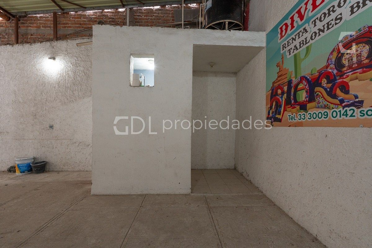 Local comercial en Alfredo Barba, Tlaquepaque, foto 4 de 13