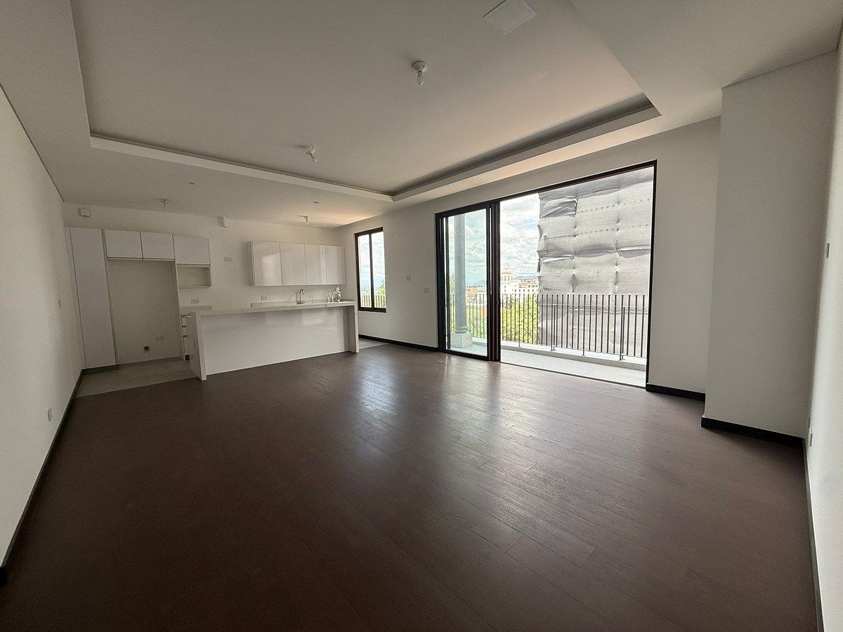 Apartamento en Venta de 3 Dormitorios en zona 16