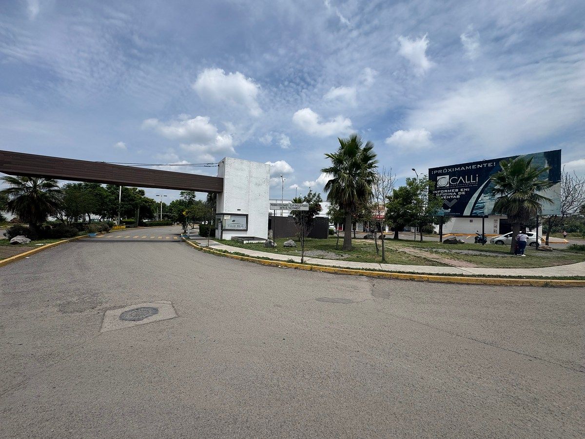 Lote comercial em Valle Real Residencial, San Juan del Río, foto 2 de 10