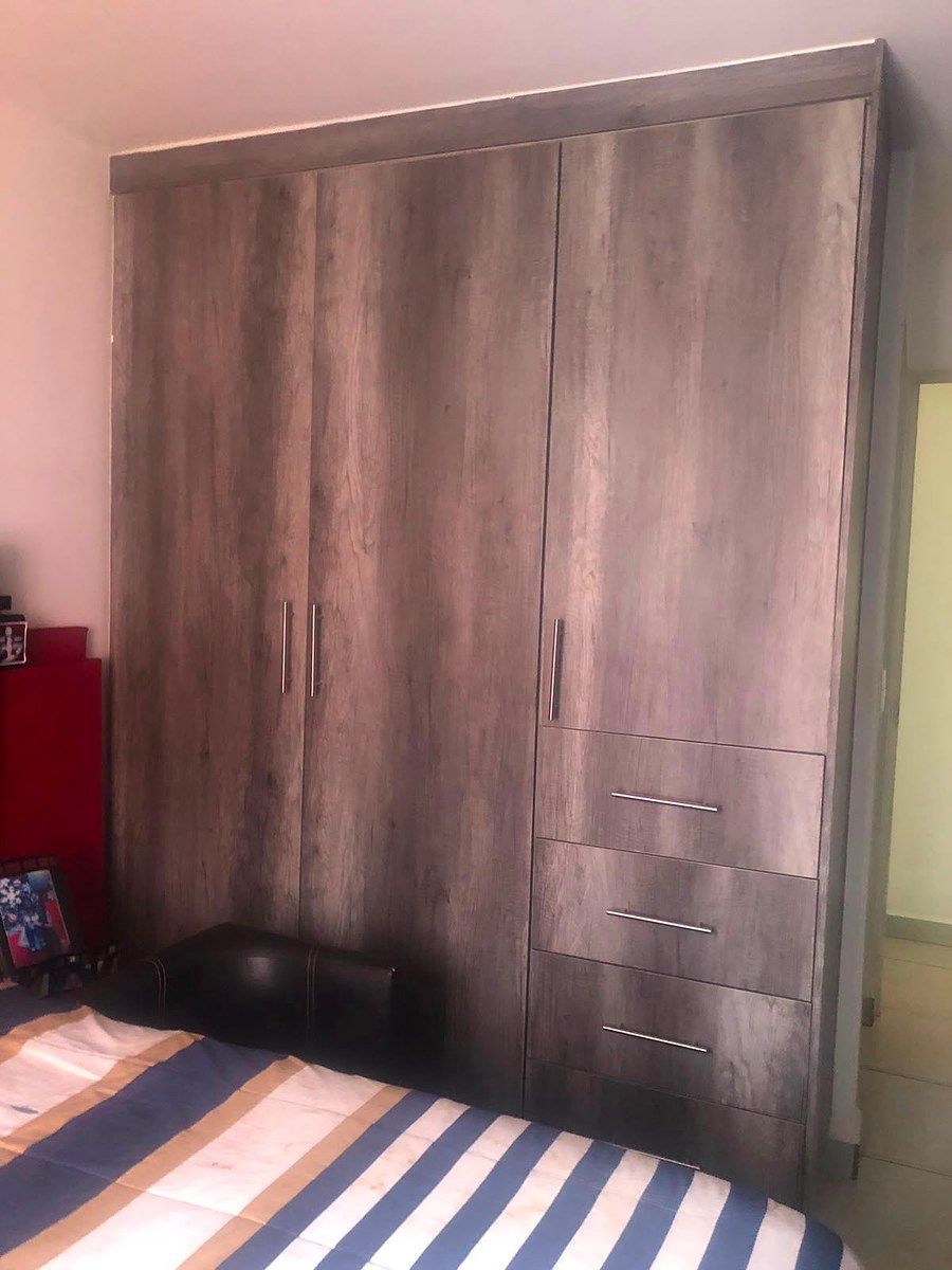 Closet depa Zakia, photo 6 of 9