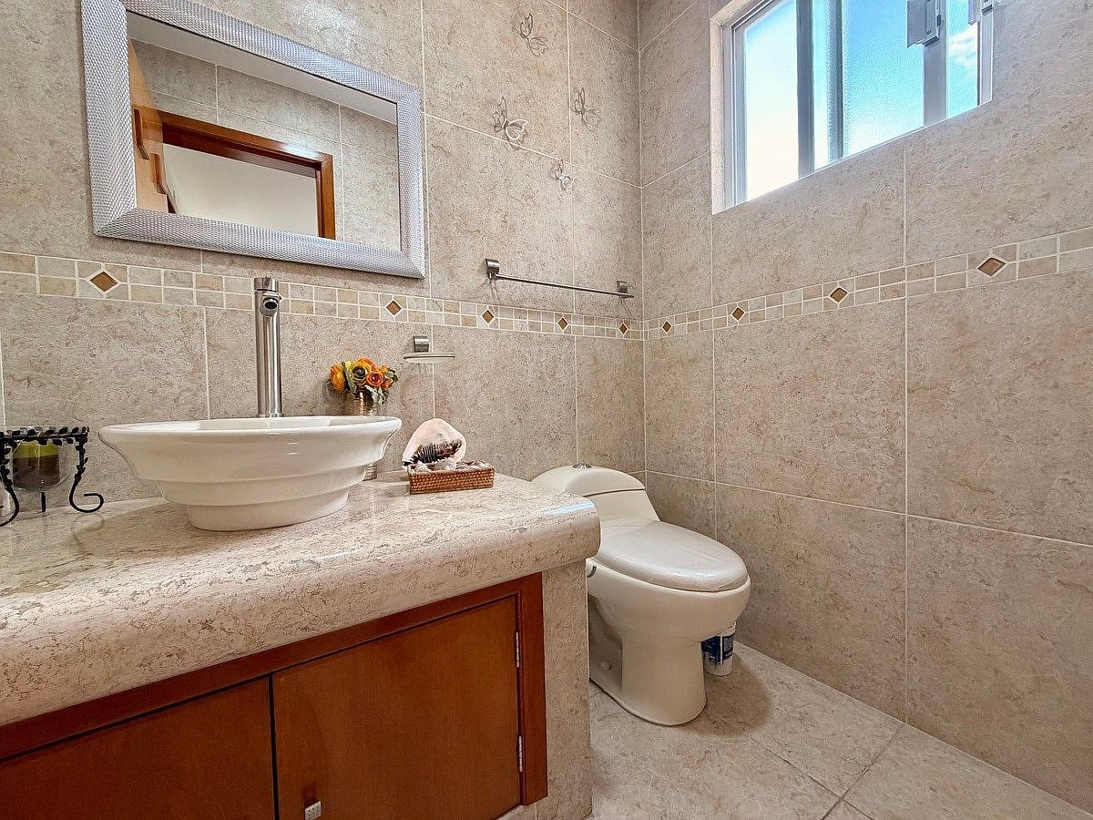 MEDIO BAÑO, photo 14 of 43