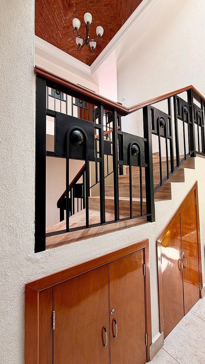ESCALERA, photo 15 of 43