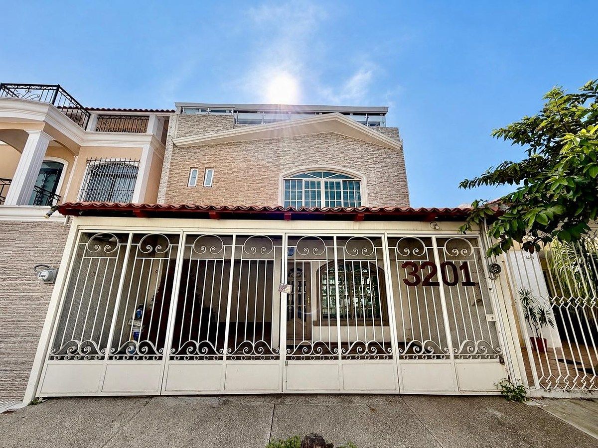 House For Sale In Col. Jardines De La Cruz, Guadalajara, photo 1 of 37