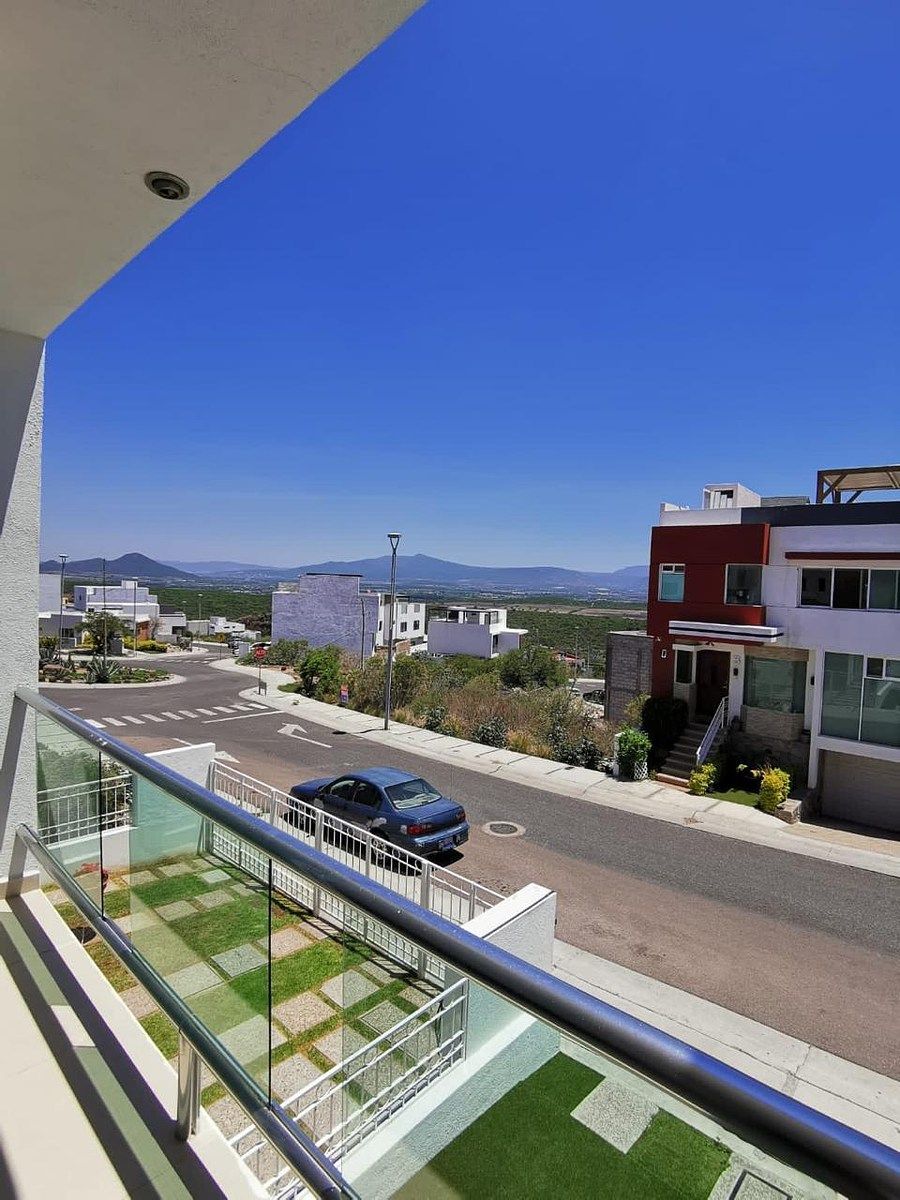 vista desde el balcón, photo 8 of 9