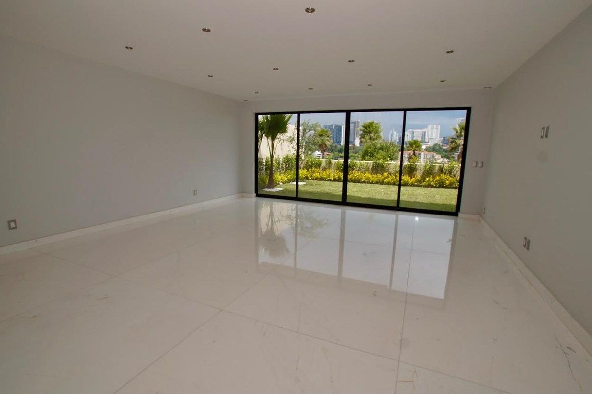 Venta Casa en Bugambilias y Alcatraces en Bosque Real - foto 3