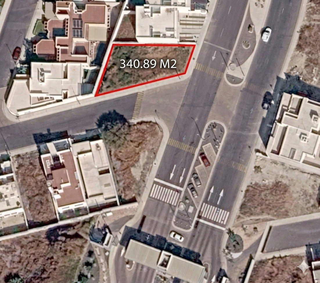 Terreno en Venta en Esquina en Lomas de Juriquilla Queretaro Casi Plano, foto 1 de 9