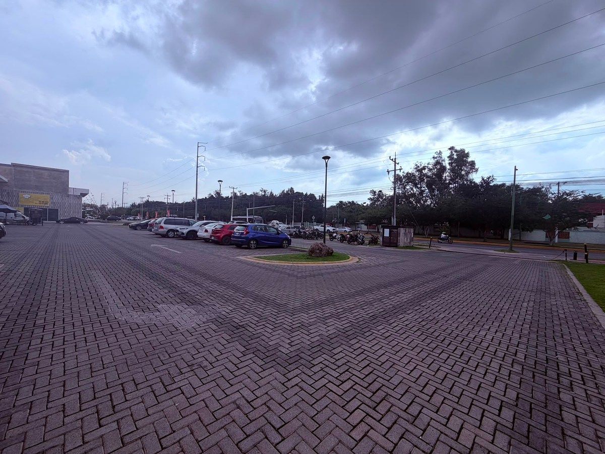 Local comercial en Valle Real, Zapopan, foto 7 de 8
