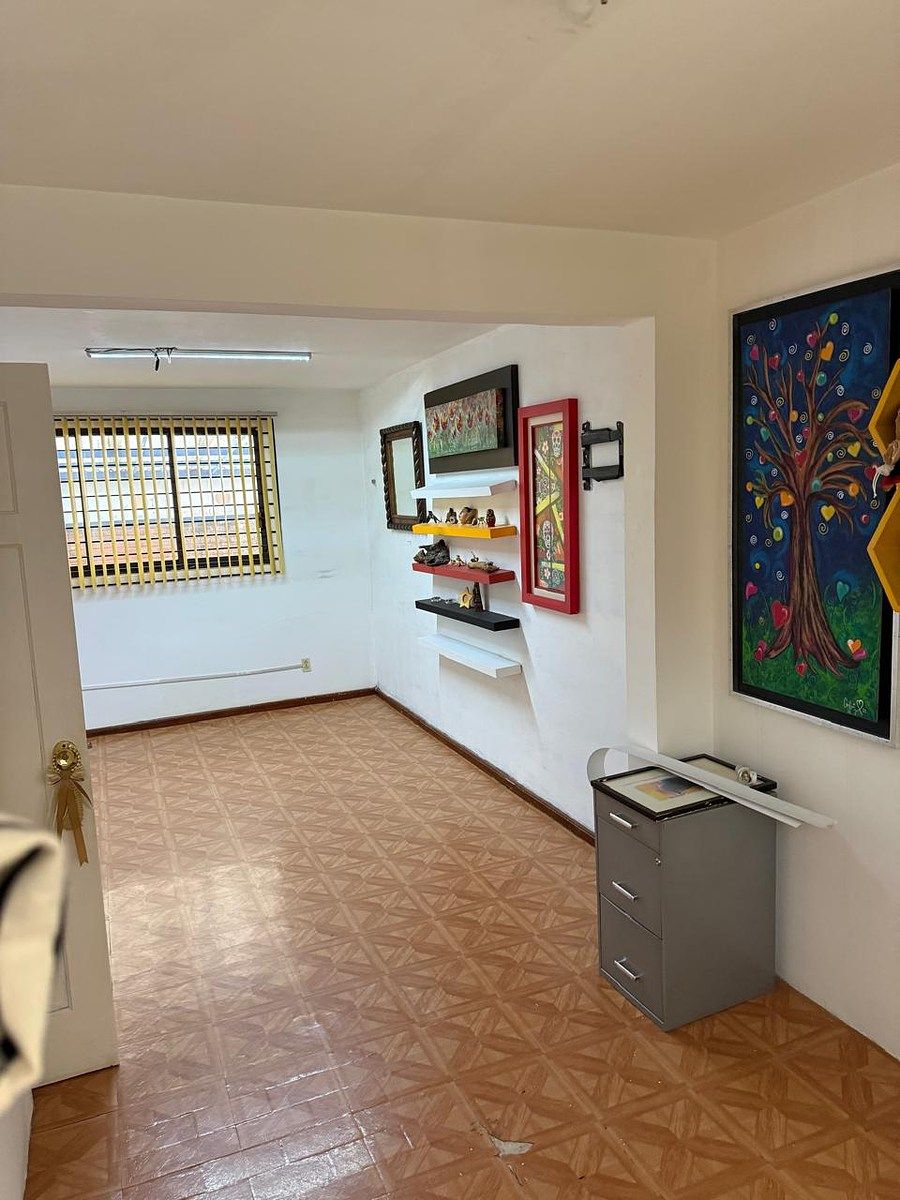 EXCELENTE PROPRIEDADE COM USO DO SOLO PARA JARDIM DE INFÂNCIA E RESIDENCIAL, foto 1 de 14