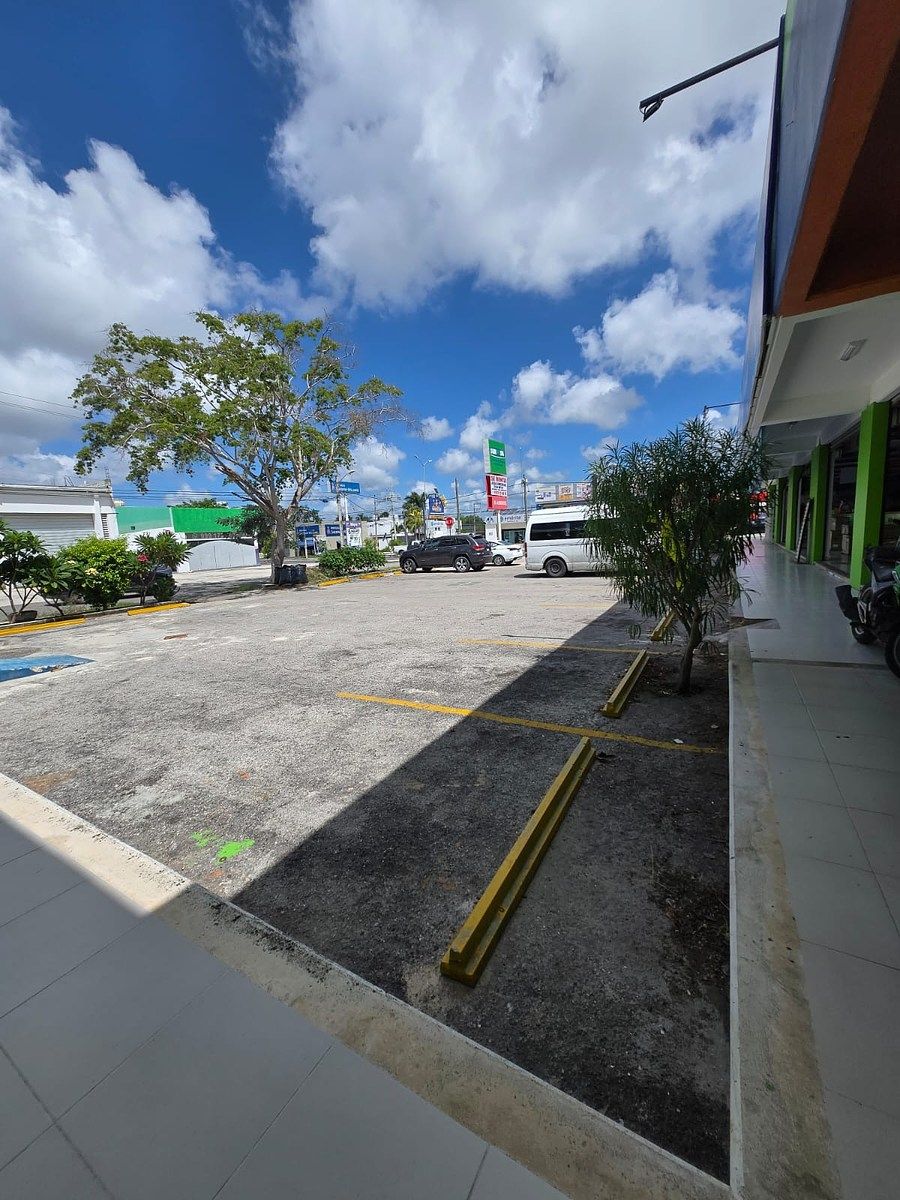Venta de Plaza Comercial en avenida por la Chichi Suarez