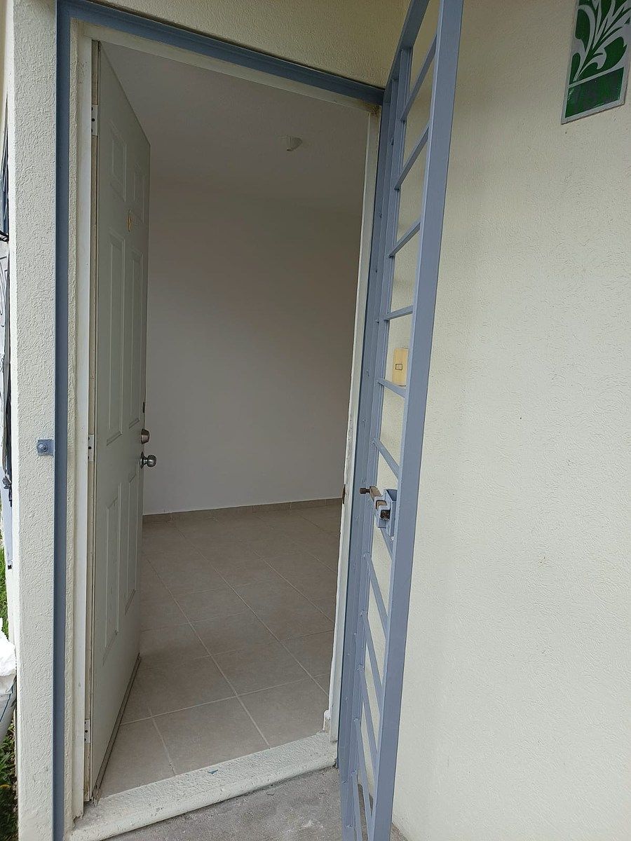 PUERTA PRINCIPAL CON PROTECCION HIERRO, foto 8 de 13