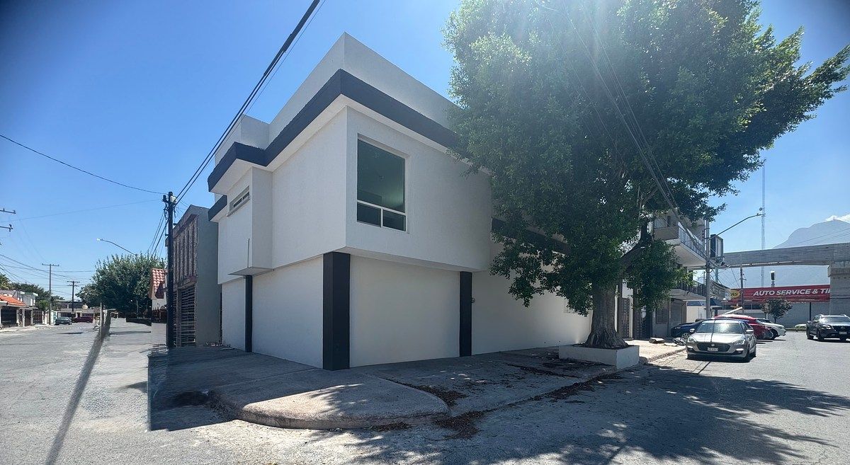 CASA REMODELADA À VENDA EM LINDA VISTA, foto 1 de 27