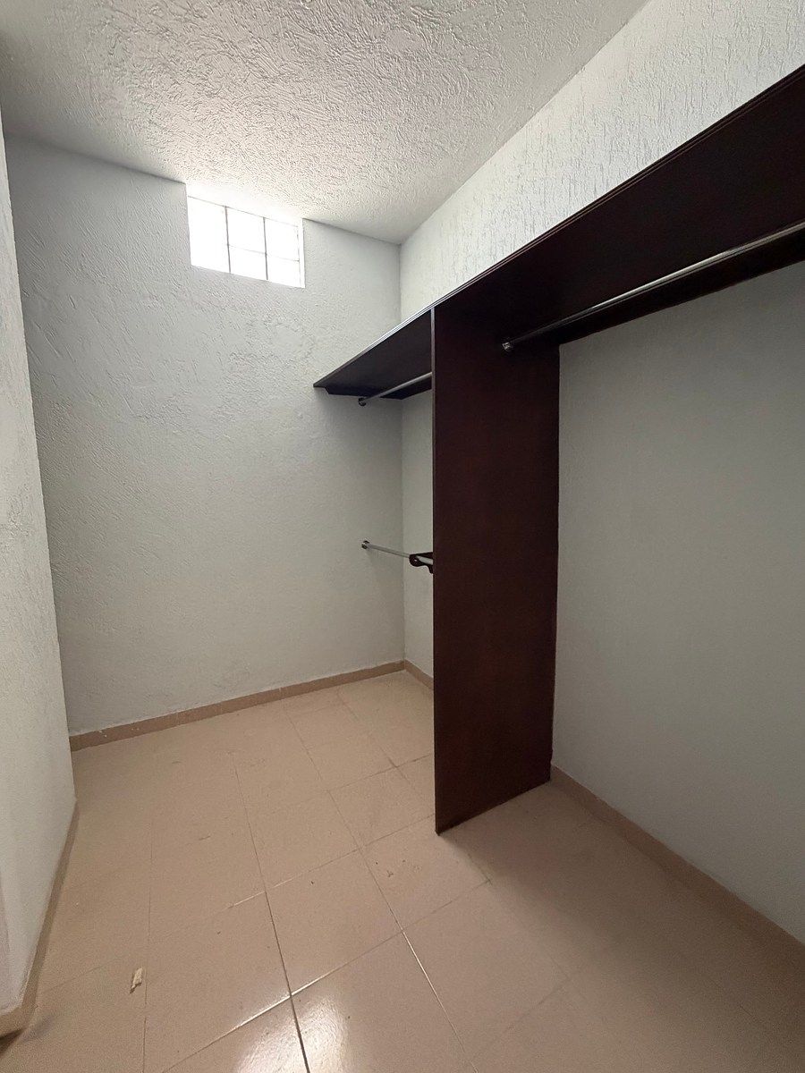 Walking closet recamara 1, foto 7 de 10