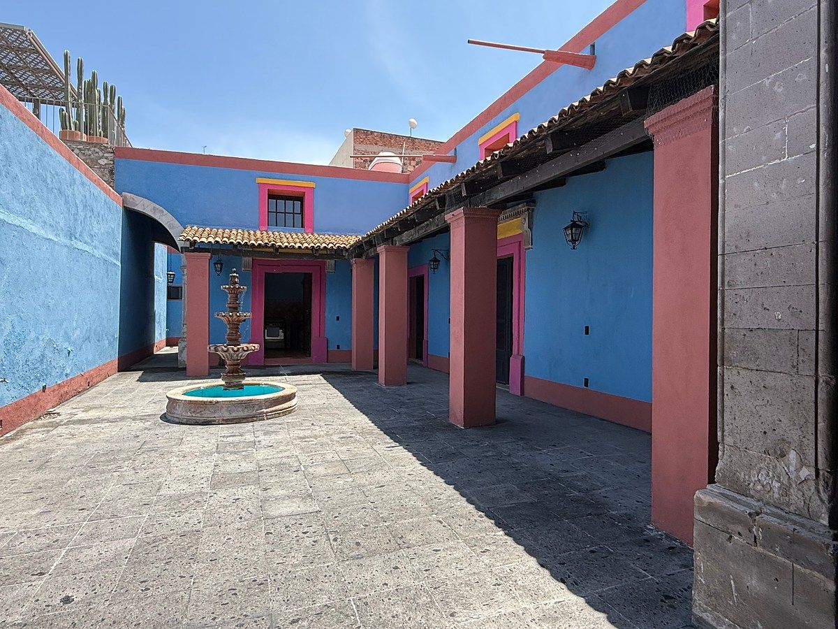 Casa histórica com grande potencial comercial no Centro de Querétaro, foto 1 de 27