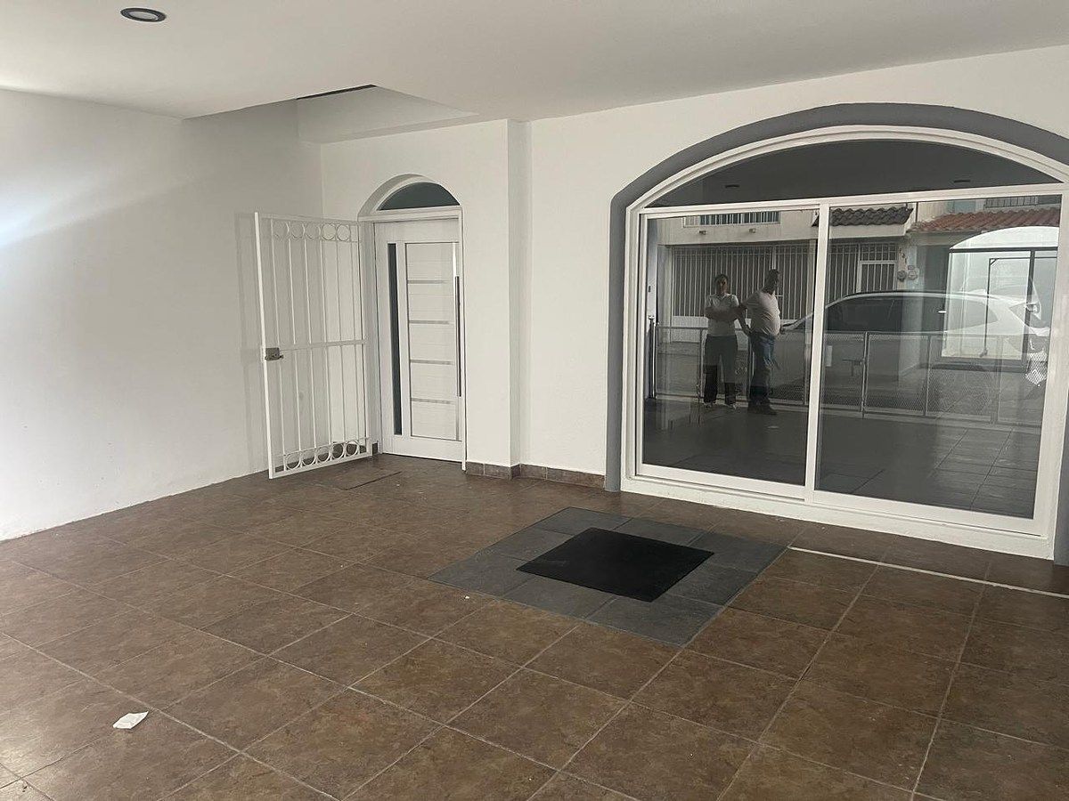 🏡Casa en Renta Completamente Remodelada, en Quinta las Villas., foto 1 de 17