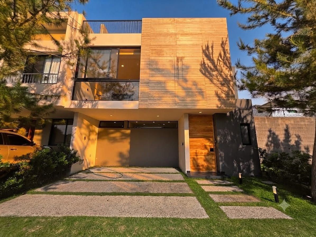 Casa en Venta Frente a Amenidades en Privanza, foto 1 de 25