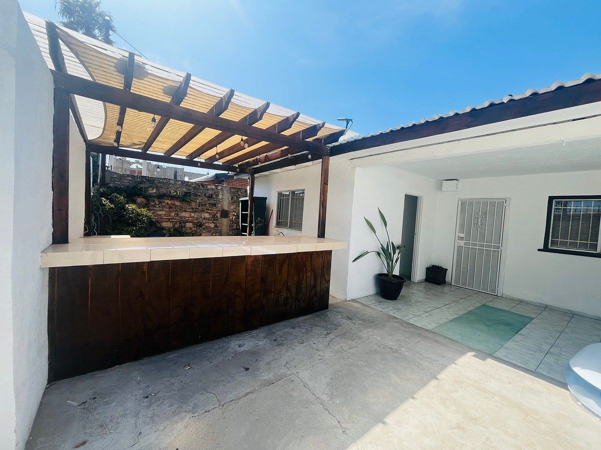 2 BEDROOM FURNISHED HOUSE STEPS FROM THE BLVD AND THE BEACH 🏖️ ‼️ CENTRAL, photo 1 of 16