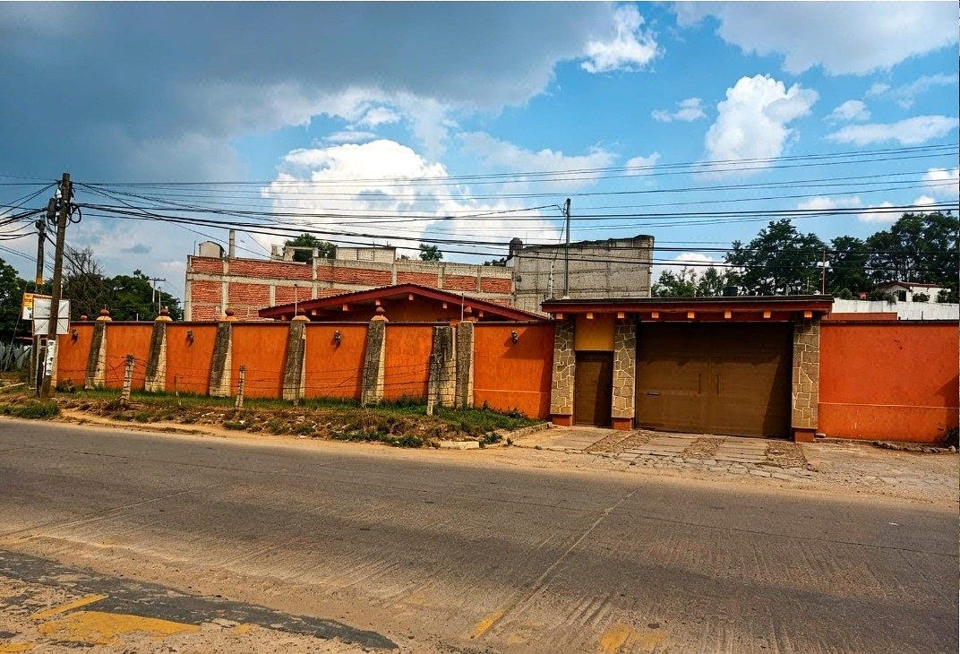 Venta de Casa en Av. Principal de Santa Lucia del Camino, Oaxaca.