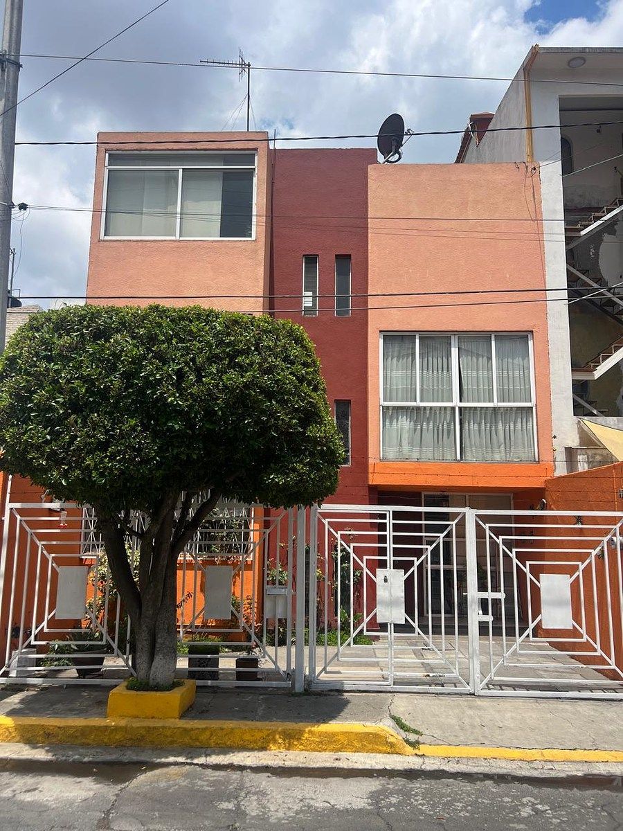 HOUSE FOR SALE IN PASESOS DE CHURUBUSCO, photo 1 of 16