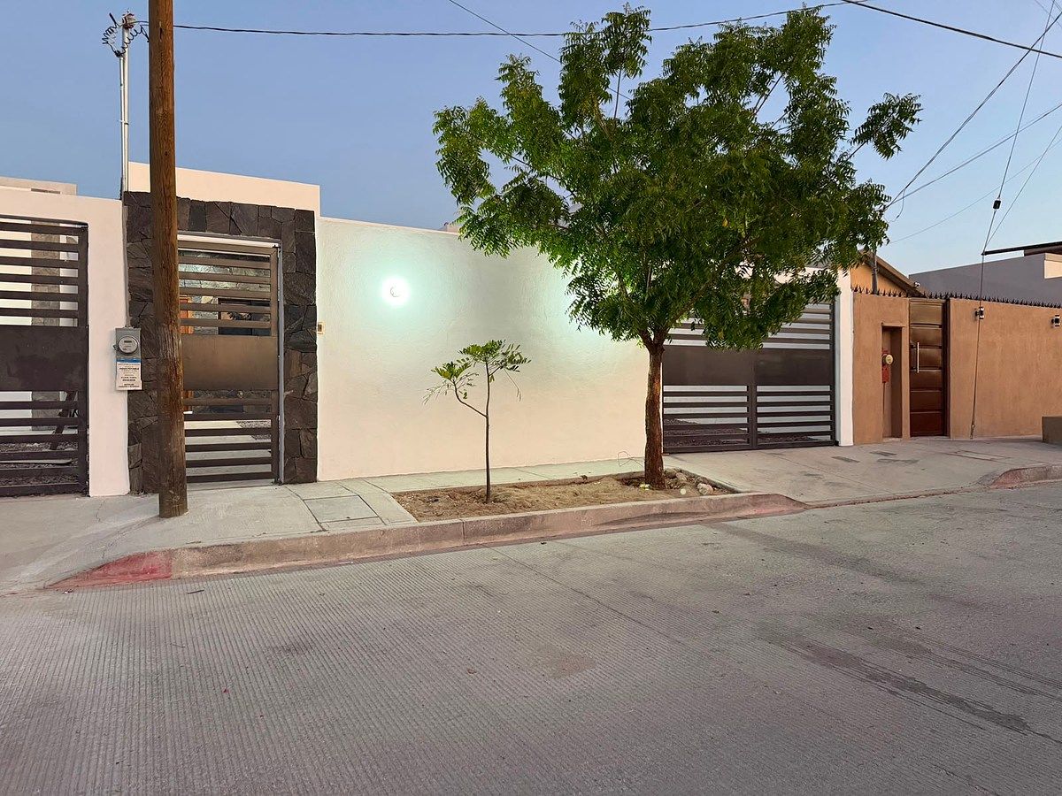 HOUSE FOR SALE IN LA FUENTE, photo 1 of 17