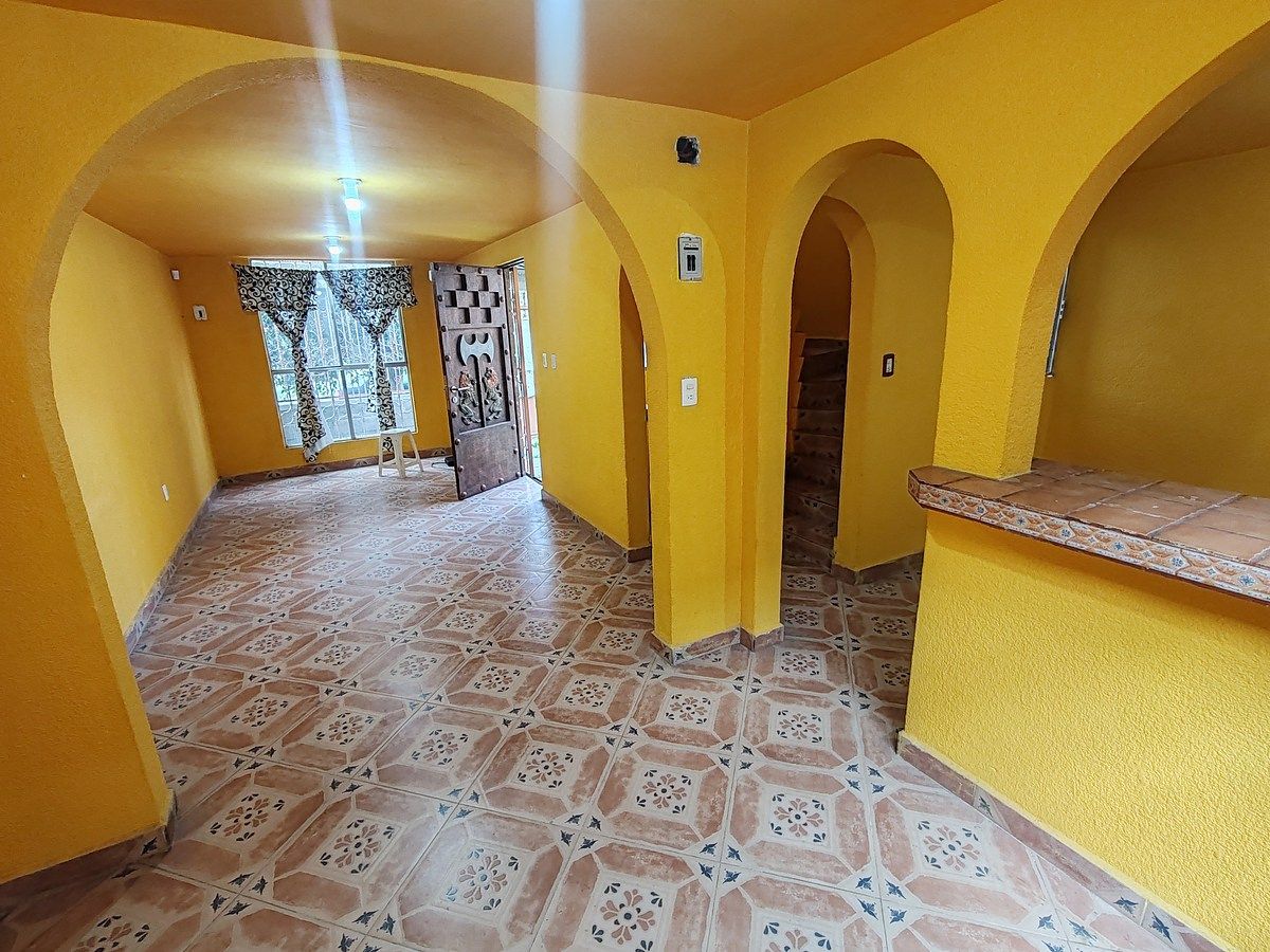 Casa en venta sobre avenida, Paseo Costitlan, Hda. Costitlan. Libre de gravamen.