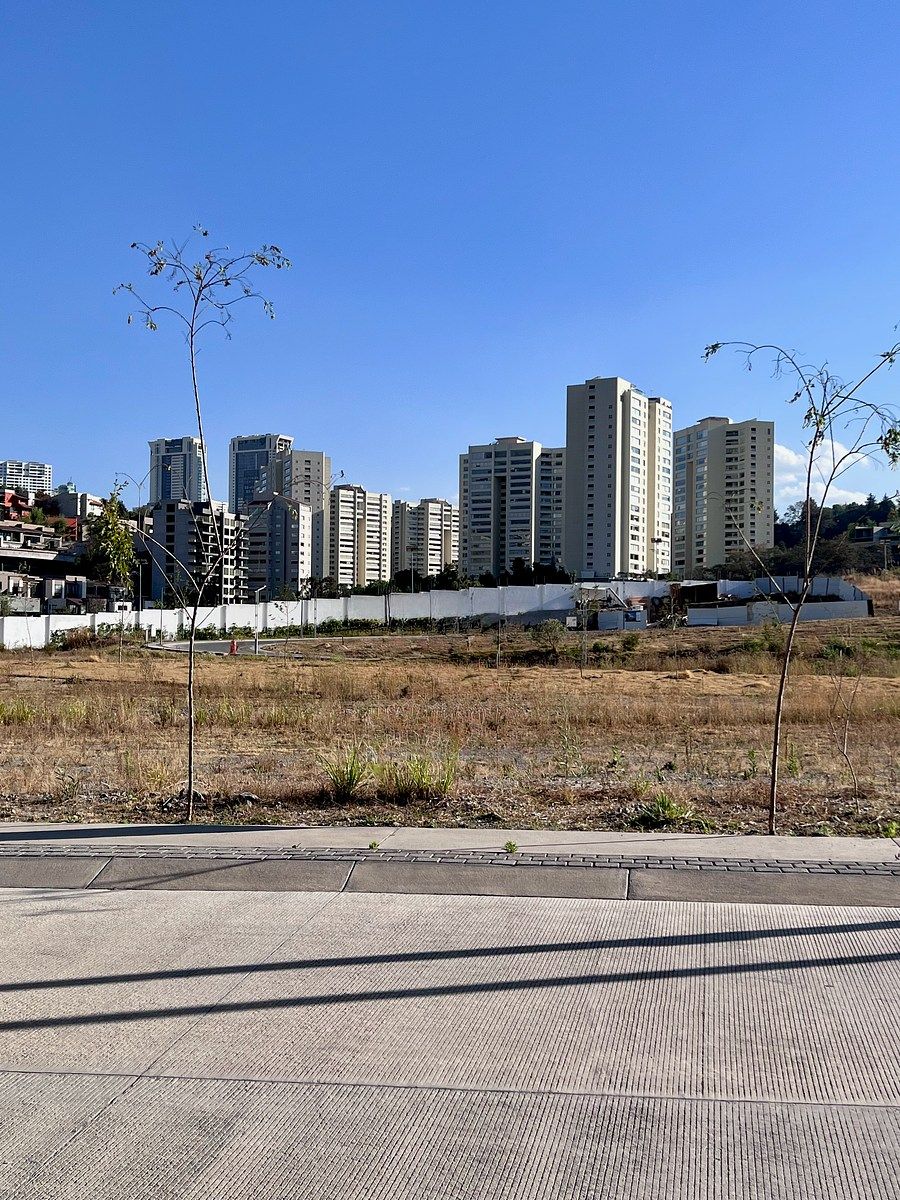 Flat land with a privileged location, photo 1 of 3