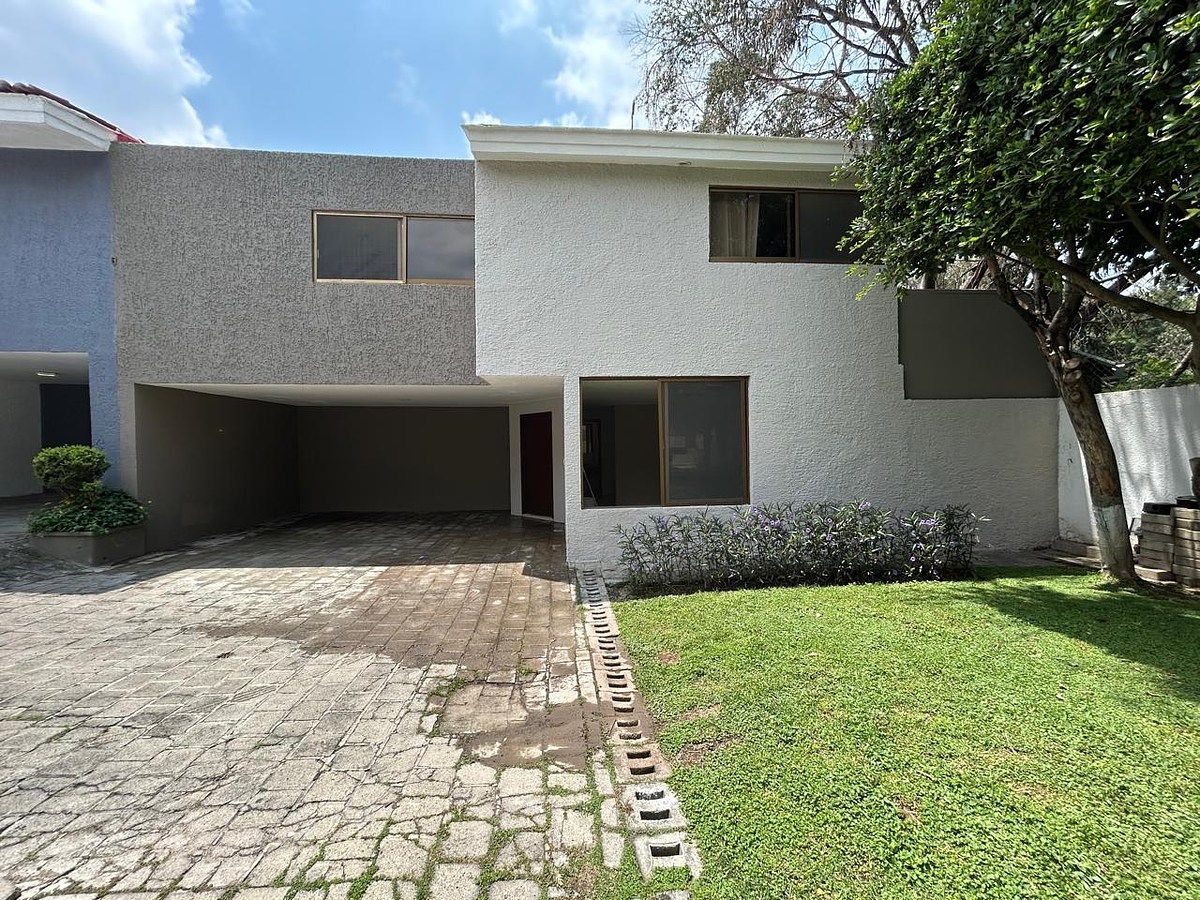 High hills 3 Bedrooms 2 Levels, photo 1 of 26