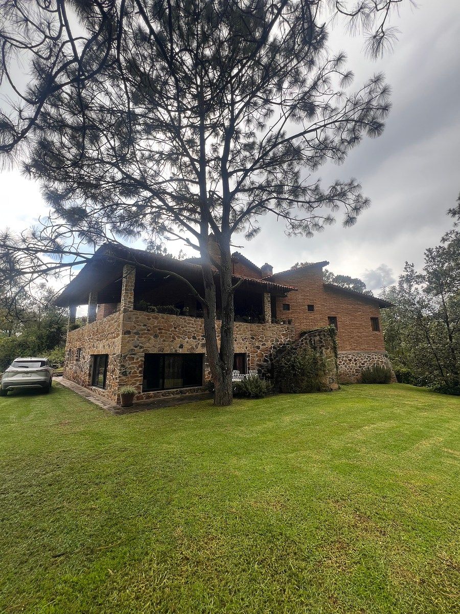 Cabaña en venta en Tapalpa Country Club, foto 1 de 38