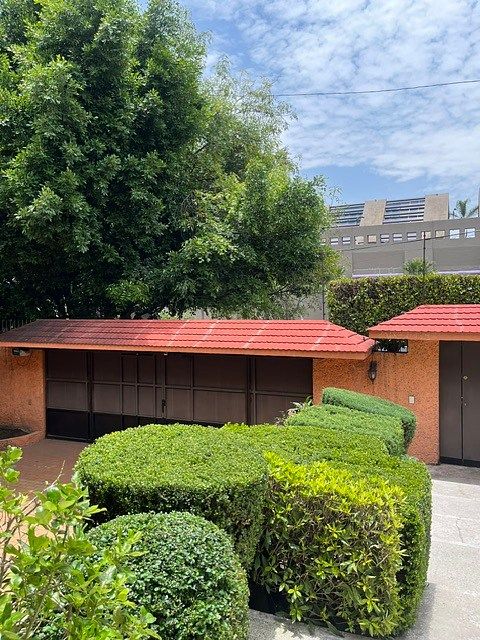 Casa en Venta para Remodelar en Bosques de las Lomas, foto 1 de 30