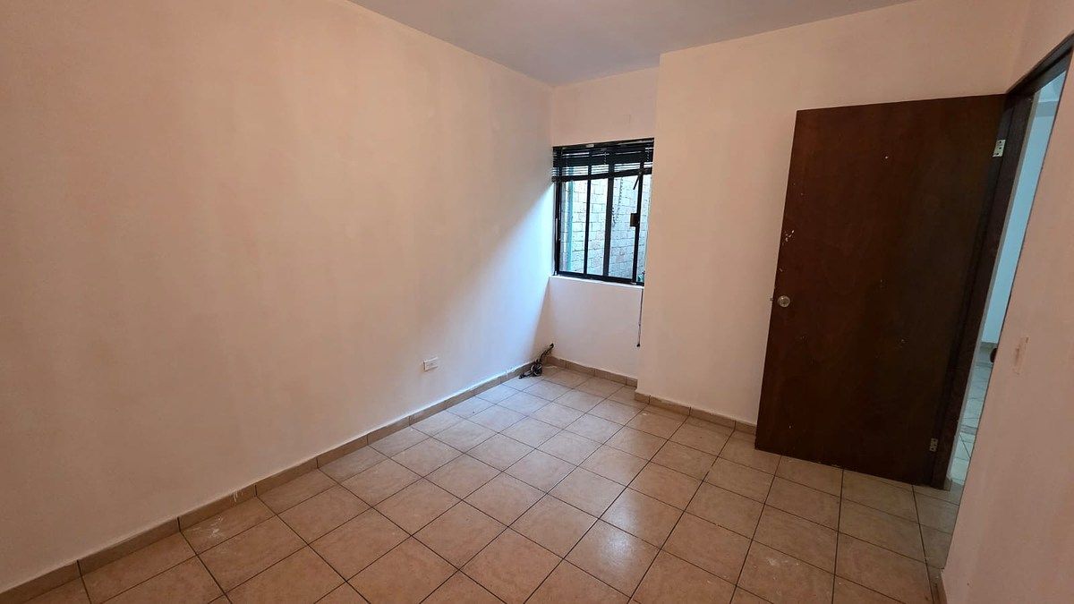 Recámara en planta baja, foto 4 de 45