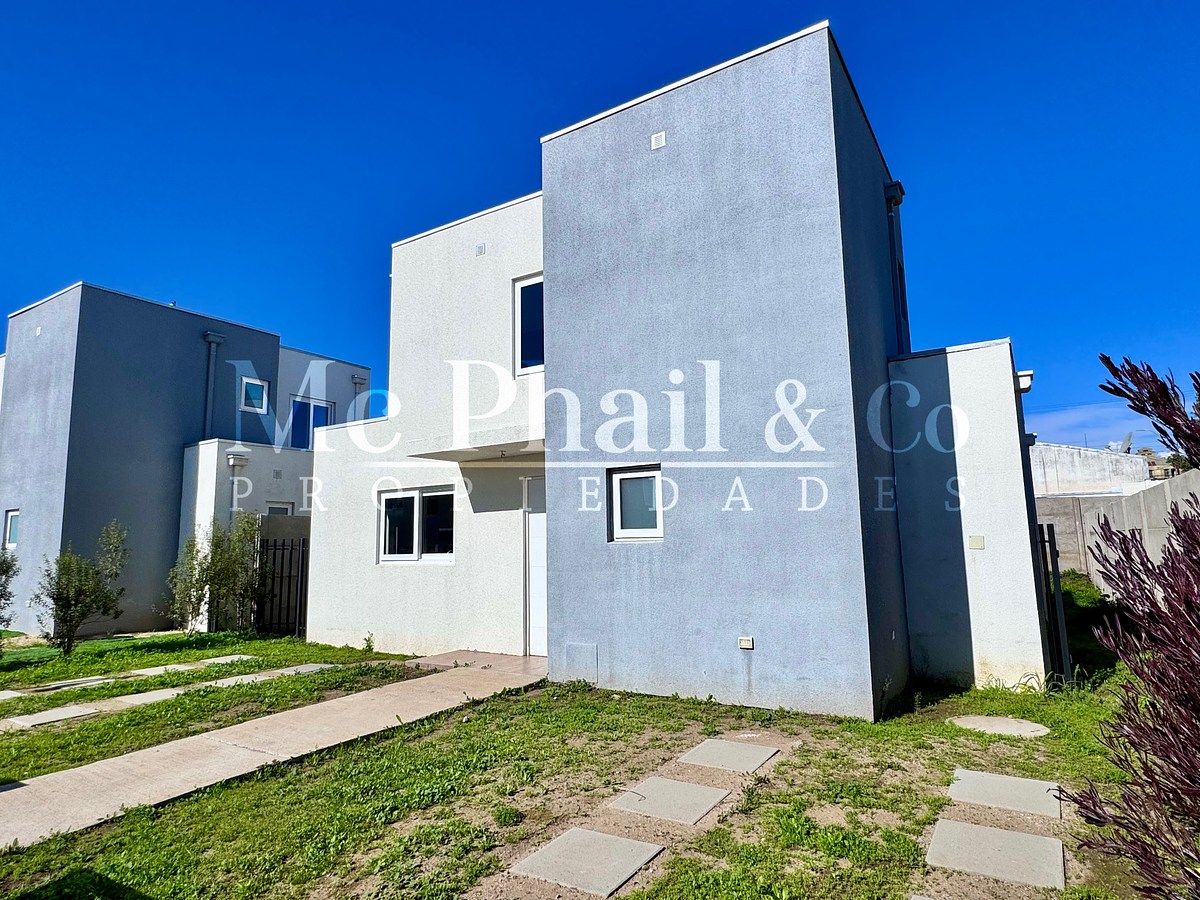 Nueva y en Condominio, foto 1 de 14