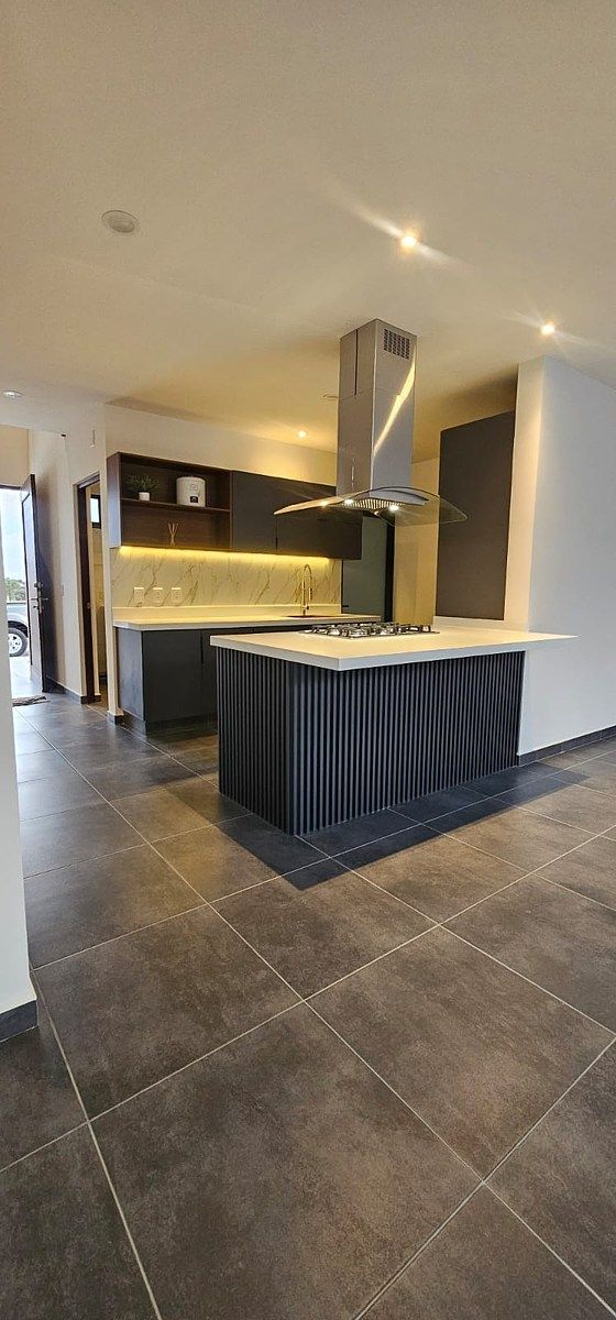 Cocina con barra de granito, photo 2 of 21