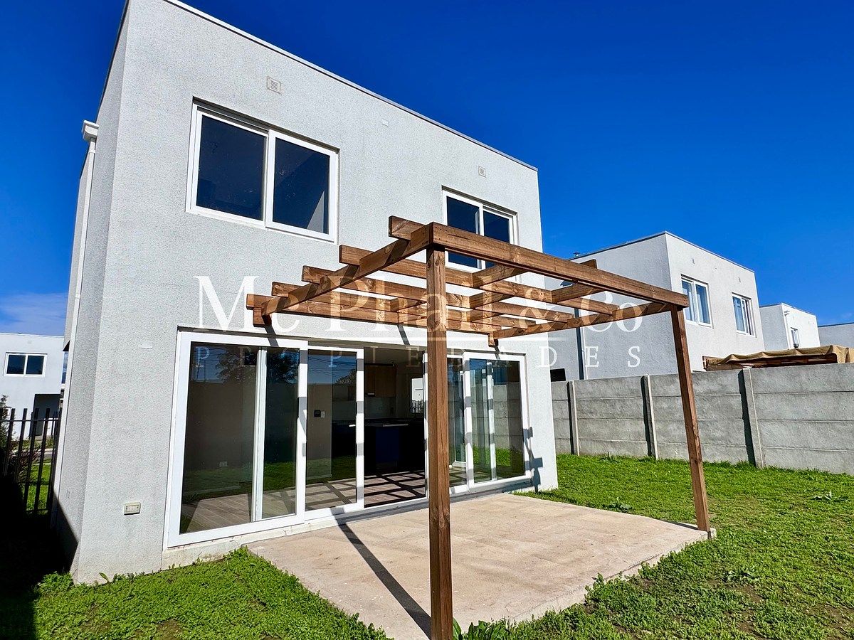 Nueva y en Condominio, foto 1 de 16