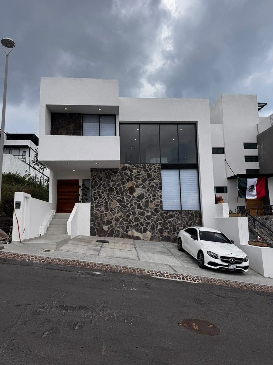 CASA À VENDA COM QUARTO NO ANDAR TÉRREO | ÁREA PREMIUM DE ZIBATA, foto 1 de 30