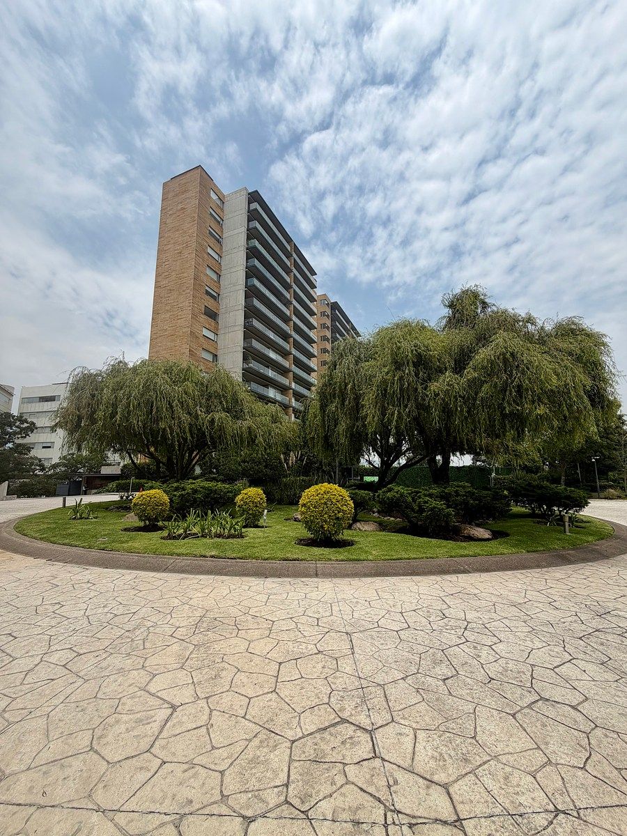 VENTA AMPLIO DEPARTAMENTO EN BOSQUES DE LAS LOMAS, foto 1 de 28